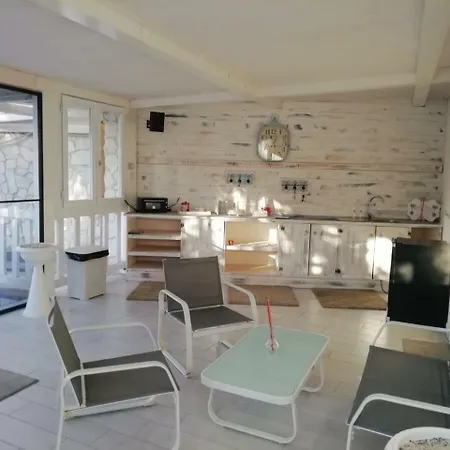 The Life Garden B&B 세르콜라